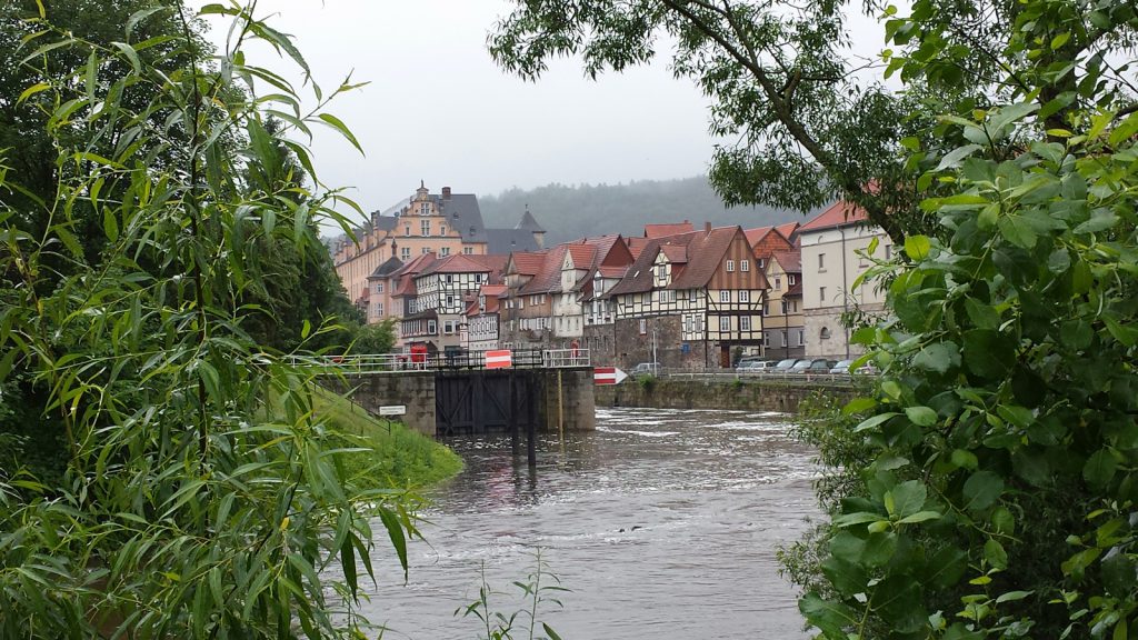 Blick vom Wohnmobilstellplatz Hannoversch Münden bei Regen