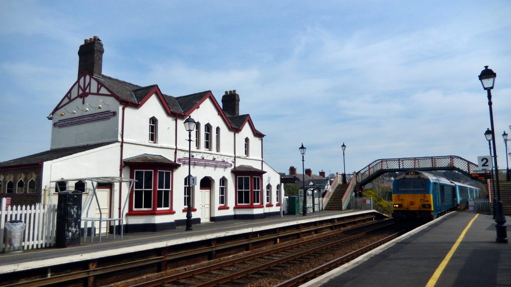 Llanfairpwllgwyngyllgogerychwyrndrobwllllantysiliogogogoch railway station