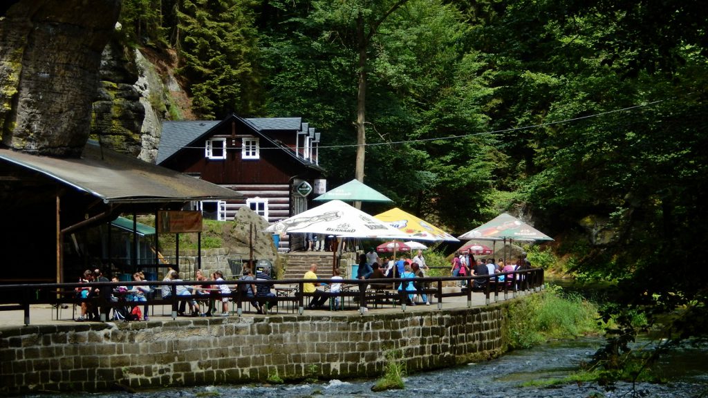 Tavern between Edmund Gorge and Wild Gorge