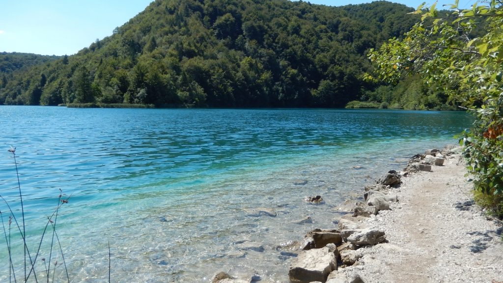 Fußweg am Westufer der Plitvicer Seen