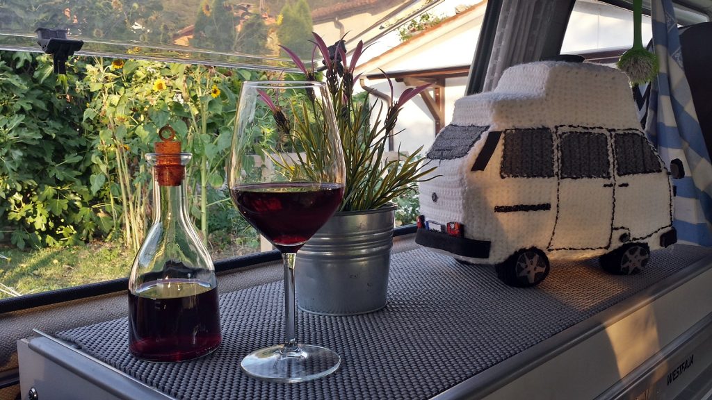Wein aus eigenem Anbau Auto Kamp Vrhpolje