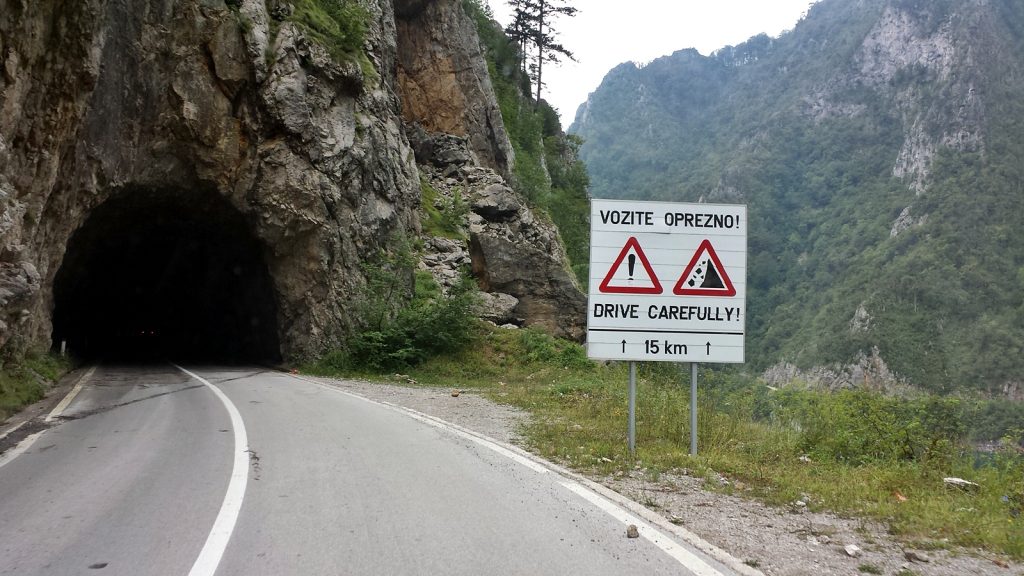 unbeleuchteter Tunnel in Montenegro Traumstraße Europas