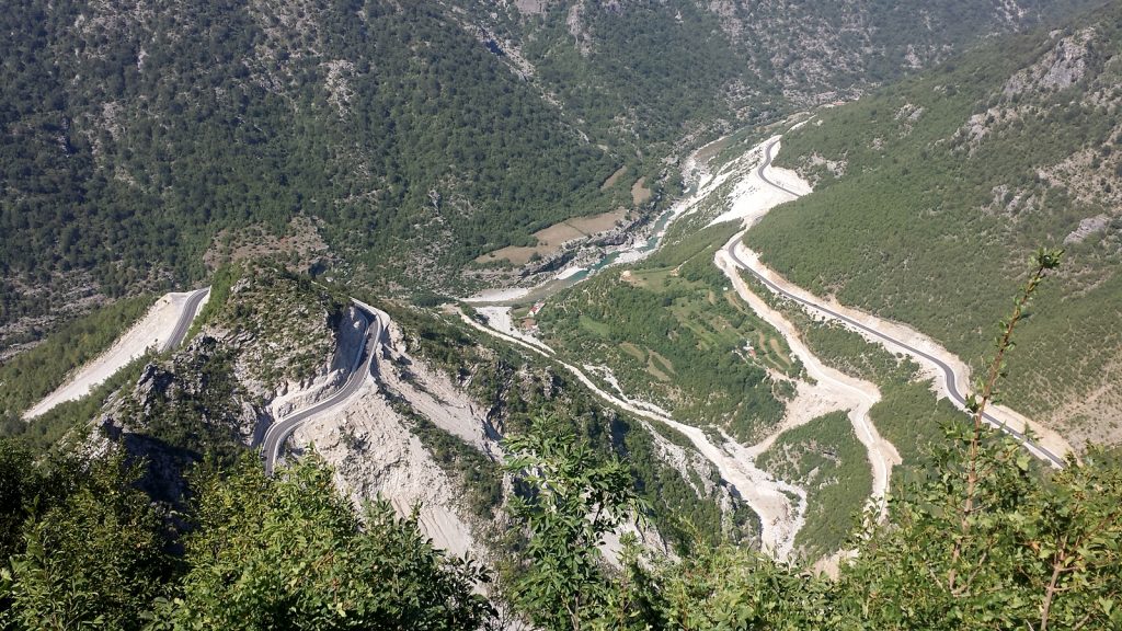 Blick zurück vom Leqet e Hotit ins Kelmend, Albanien
