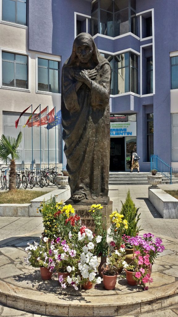 Mutter Teresa Denkmal Shkodra Shkoder Albanien