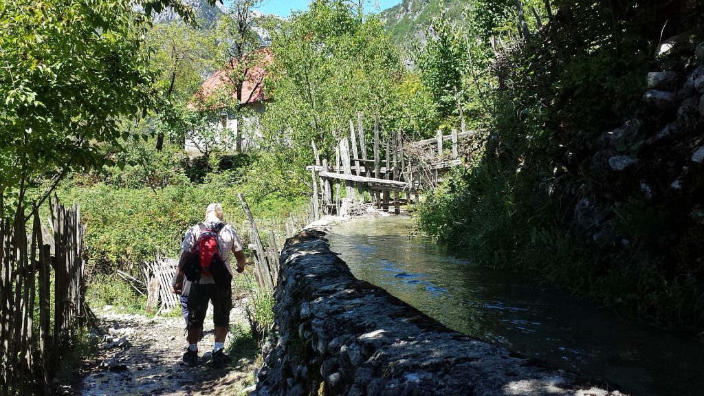 Bewässerungssystem in Nderlysaj, Theth, Albanien