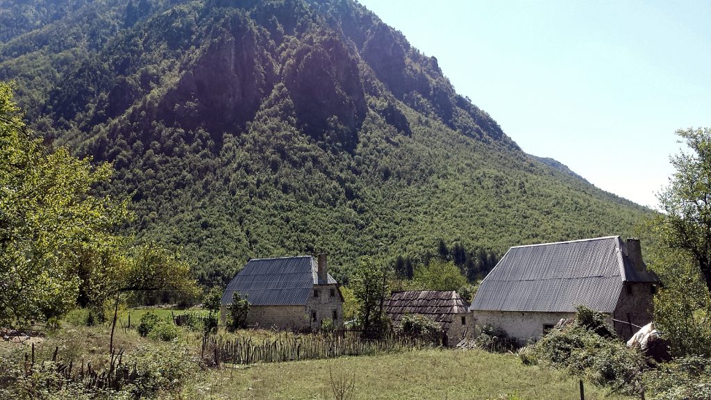 Das Dorf Nderlysaj, Theth, Albanien 2016