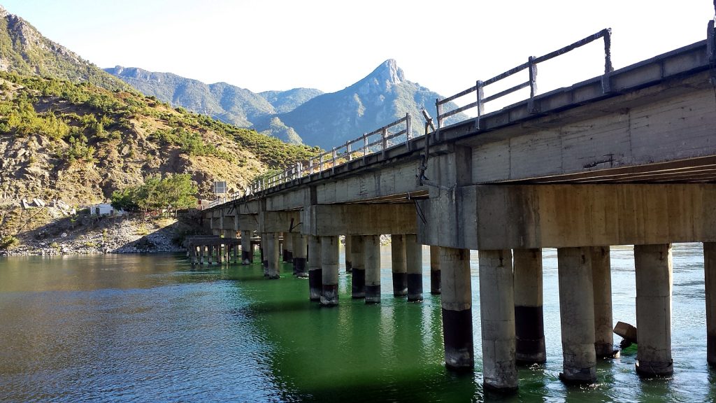 Brücke am Camping Natura, Koman, Albanien