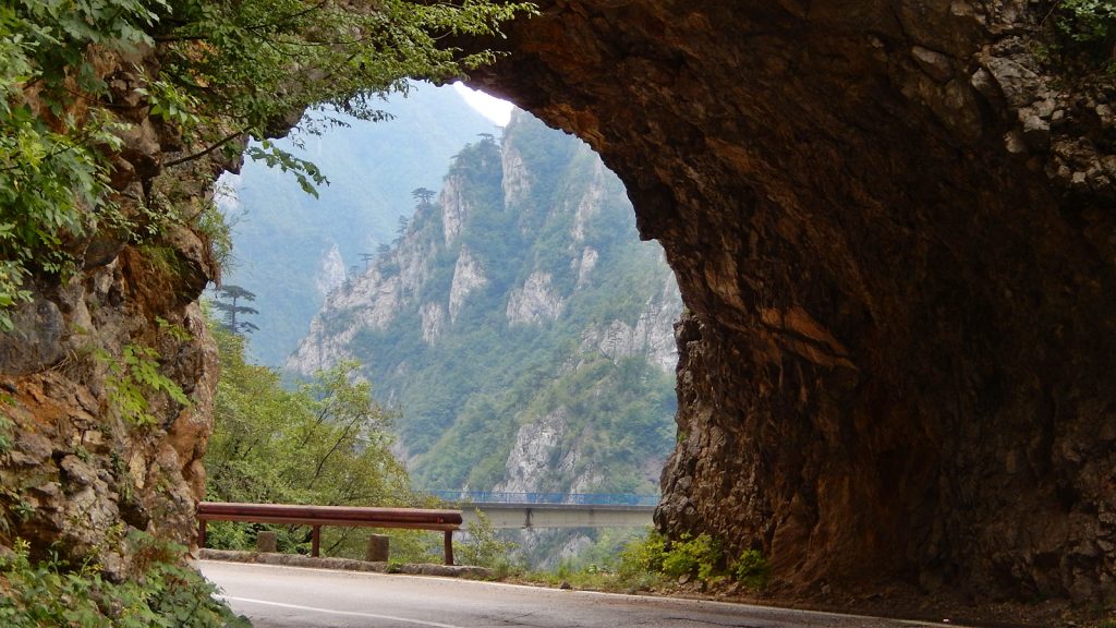 Traumstraße durch den Piva Canyon in Montenegro