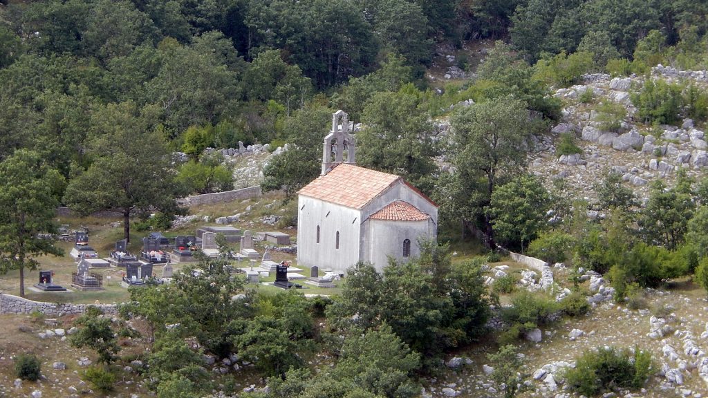 Einsame Kirche im Hochland Montenegros