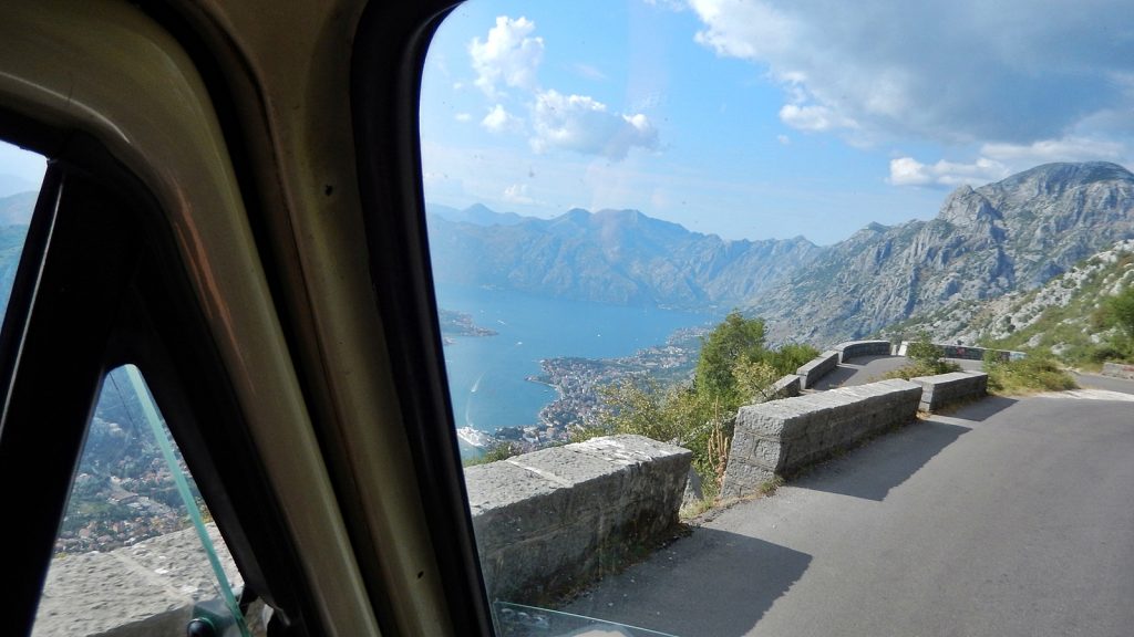 Serpentinen Bulli Haarnadelkurve Montenegro Straße Kotor