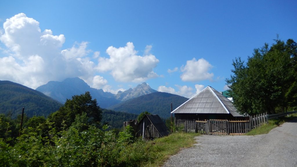 Roadtrip mit dem Bulli nach Albanien Albanische Alpen von Montenegro aus gesehen