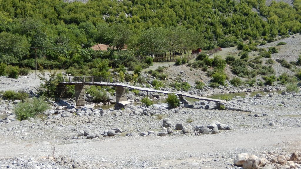 Baufällige Brücke Kelmend Albanien