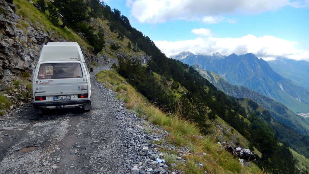 Einmalige Piste Straße nach Theth, Roadtrip mit Bulli, Albanien 2016