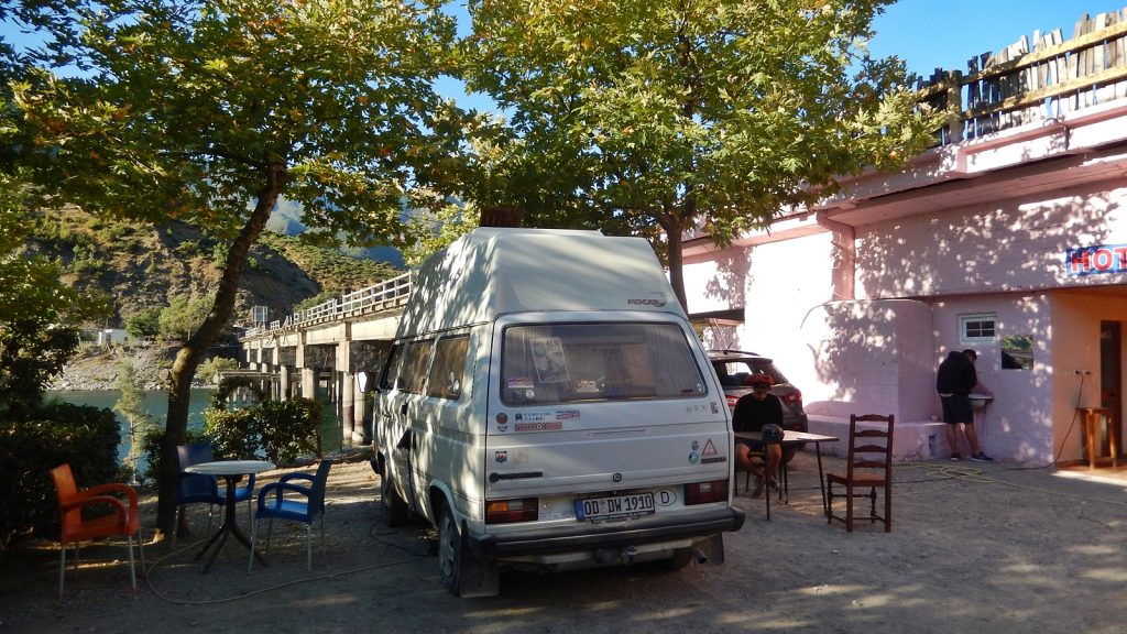 Bulli auf dem Campingplatz Natura, Koman, Albanien