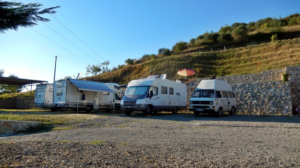 VW Bus Bulli am Camping Tirana, Albanien 2016