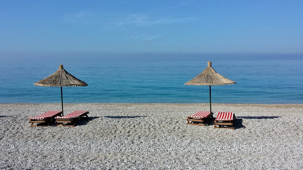 Menschenleerer Strand in Albanien, Livadhi Beach, Himare