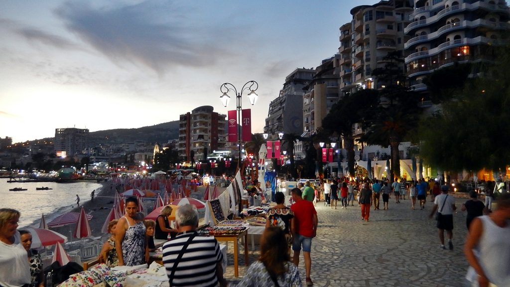 Gepflegte Promenade in Saranda