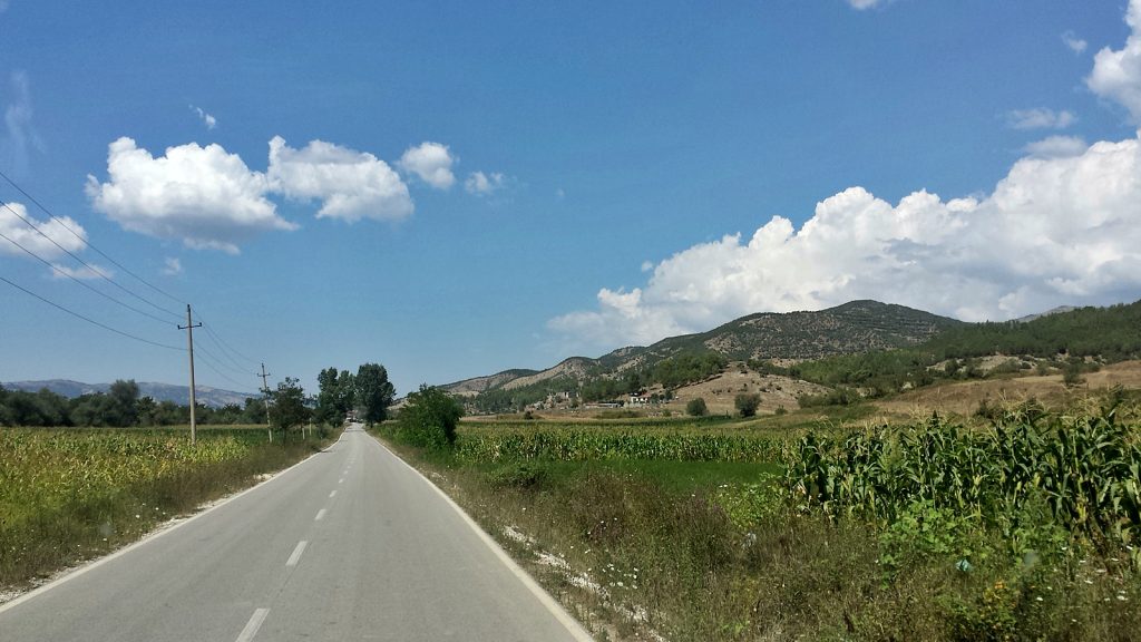 Roadtrip Bulli Albanien: Straße von Këlcyra nach Ballaban