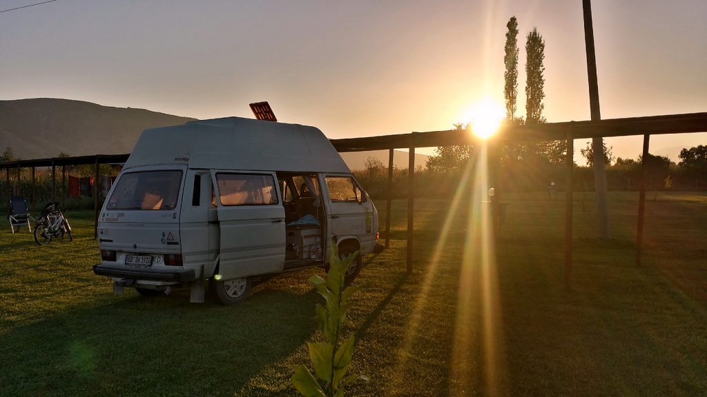 Bulli VW Bus Sonnenuntergang Albanien Roadtrip