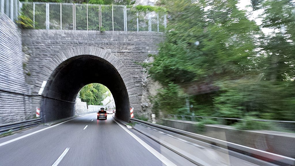 Der Albabstieg auf der A8.