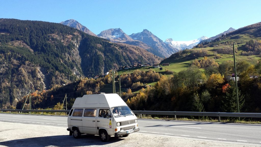 Bulli VW T3 am Oberalppass