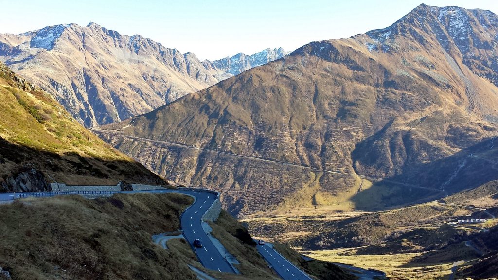 Oberalppass Blick nach Disentis Muster