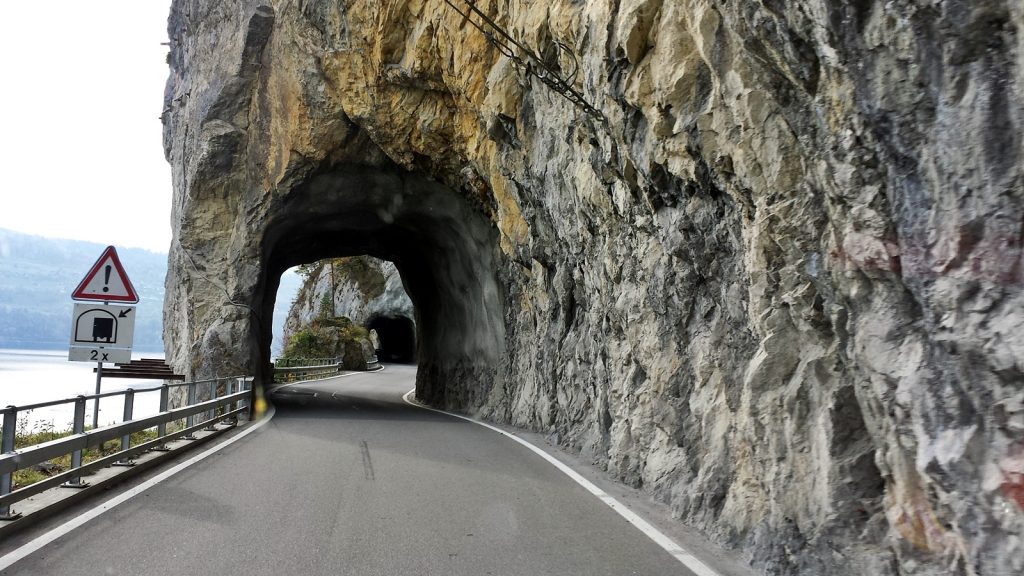 Uferstraße am Thunersee