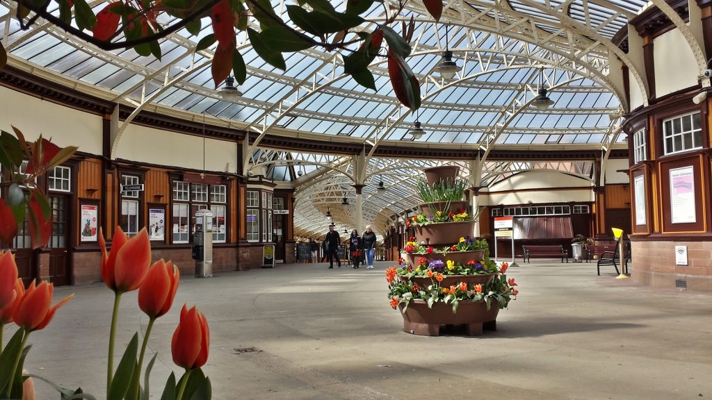 Bahnhof Wemyss Bay, im Hintergrund der Zugang zu den Schiffen