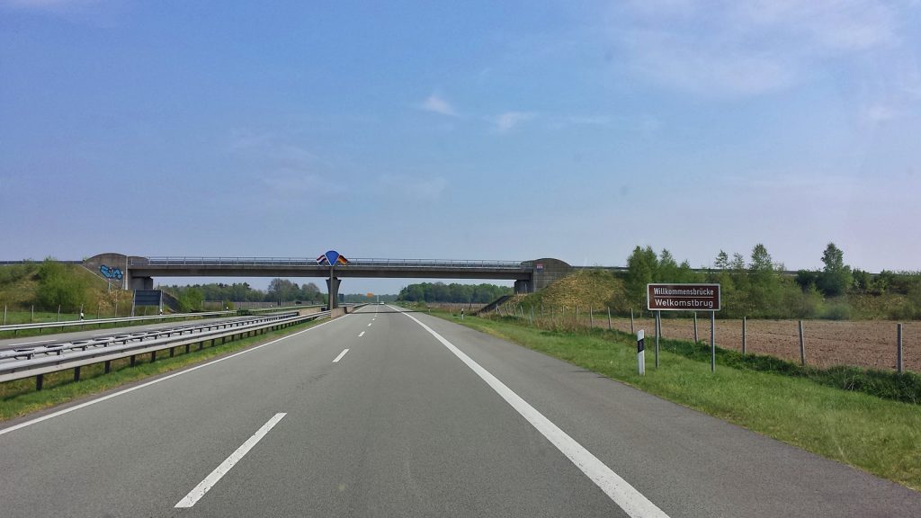 Die niederländisch-deutsche Grenzbrücke