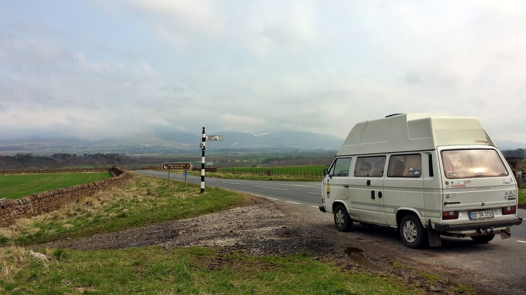 Das erste Mal Sonne auf dem Weg nach Norden östlich von Penrith