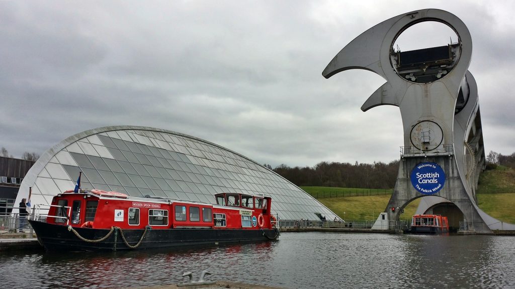 Das Boot ist unten angekommen: Falkirk Wheel