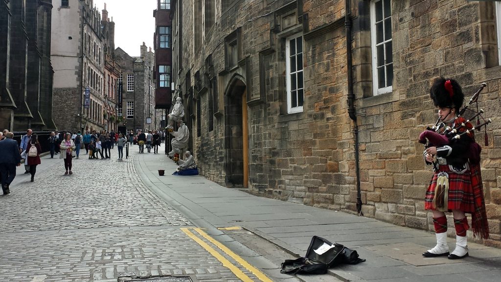 Er soll unser einziger original Dudelsack-Spieler in Schottland sein