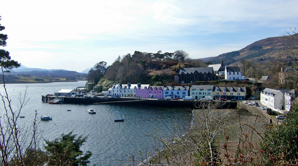 Der kleine Hafen von Portree