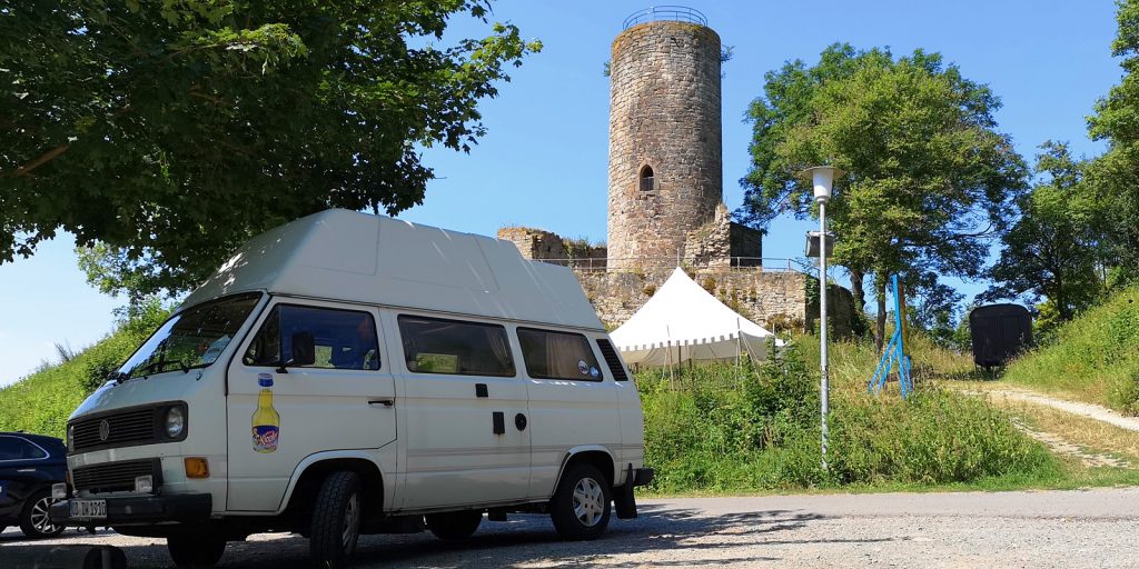 Didimobil vor der Kugelsburg