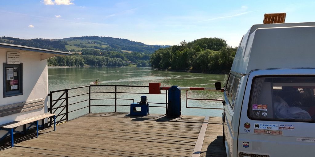 Bulli auf der Ottensheimer Drahtseilbrücke