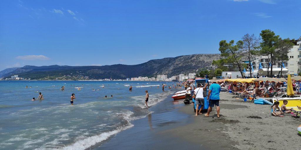 Strand an den neu gebauten Hotels in Shëngjin Süd