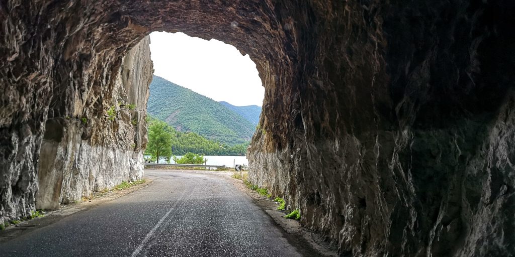 Tunnel im Tal der Mat