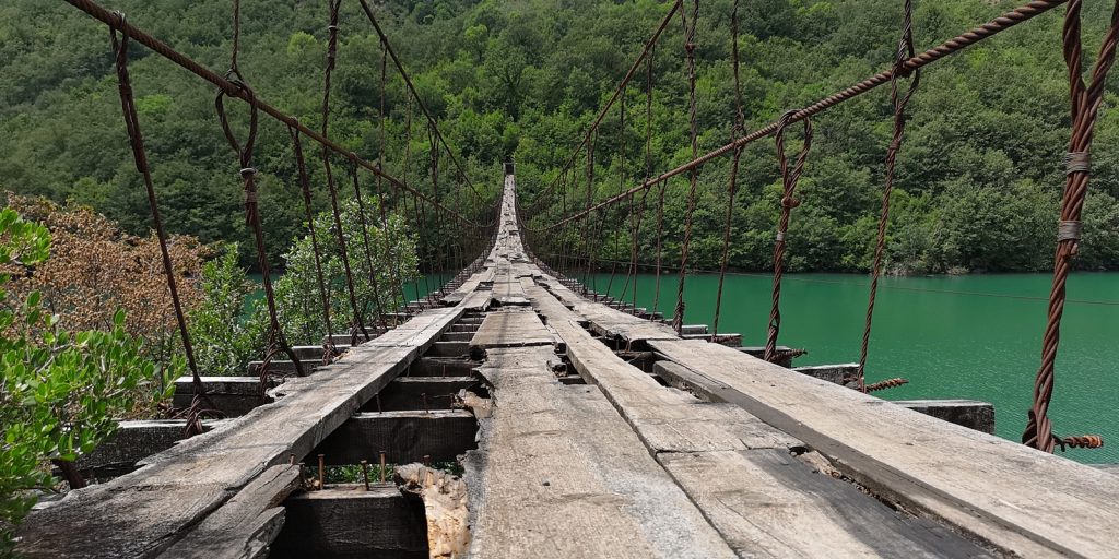 Hängebrücke über den Mat, Albanien