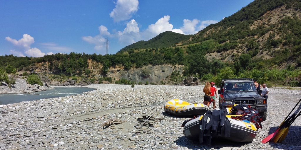 Gleich kann es losgehen: Rafting auf der Vjosa