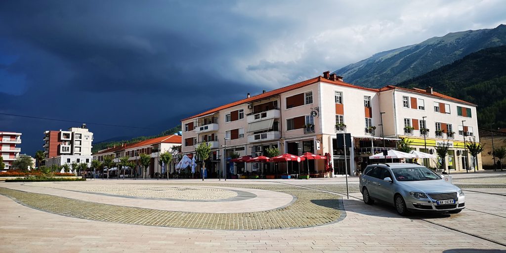 Përmet, ein Gewitter zieht auf