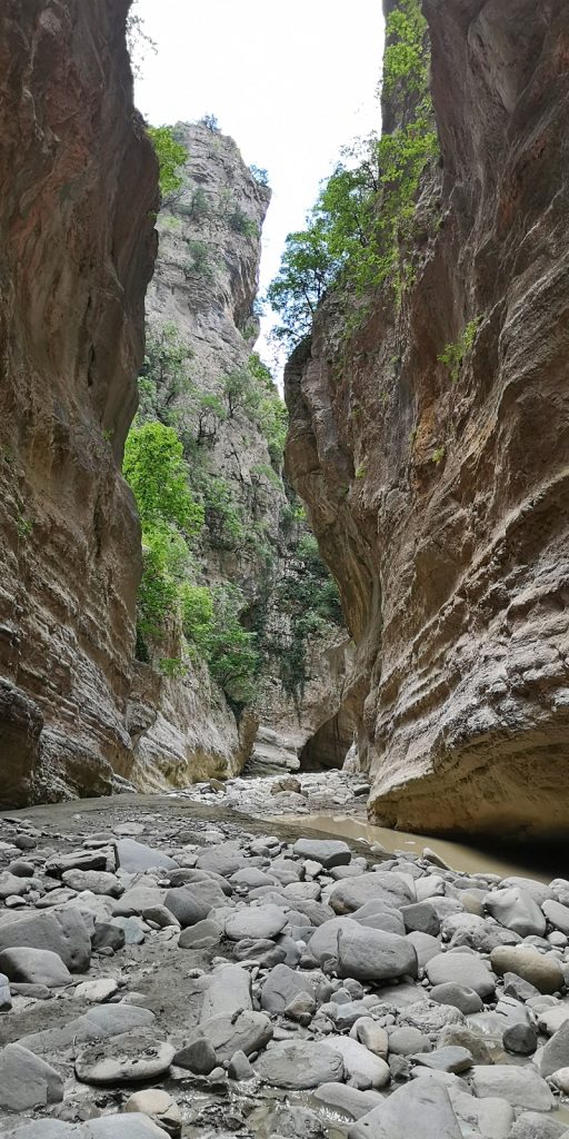 Im Sommer kann die Lengarica-Schlucht zu Fuß durchwandert werden