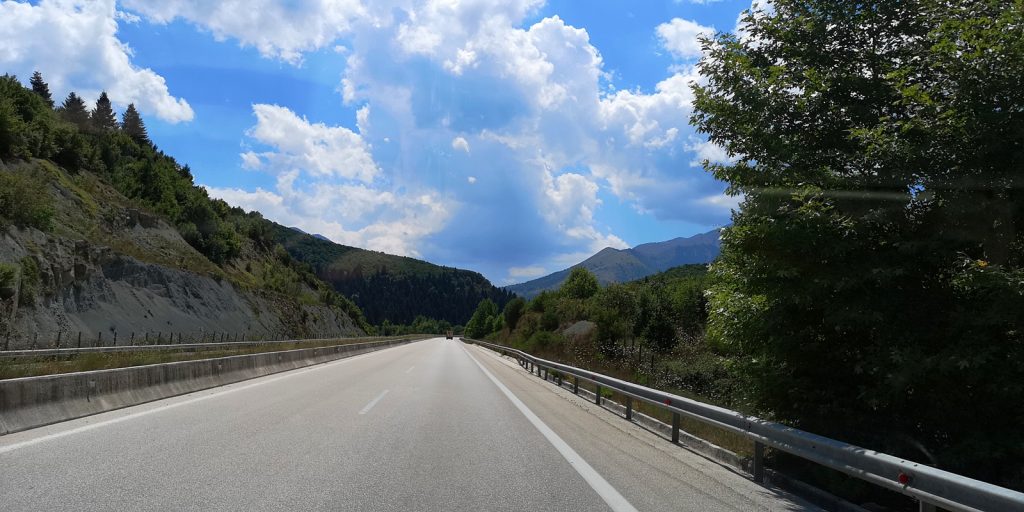 Autobahn A2 in Griechenland zwischen Ioannina und Igoumenitsa
