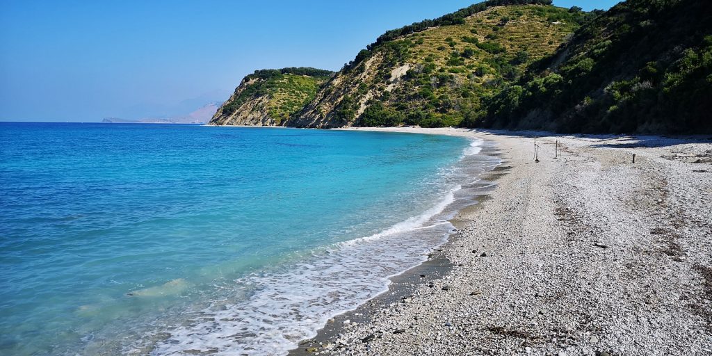 Malerische Bucht bei Lukova