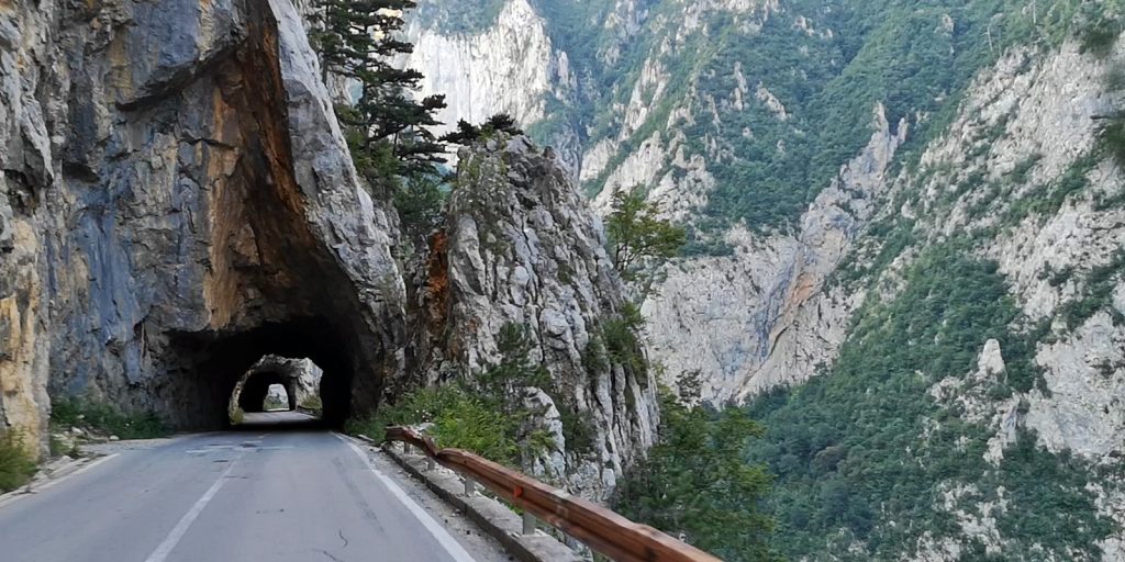 Traumstraße durch den Piva Canyon