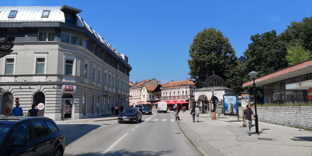 Innenstadt von Travnik mit der Turbe (Grab) eines osmanischen Wesirs