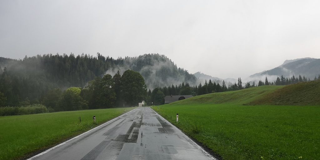 Die Wolken hängen tief in den Ybbstaler Alpen