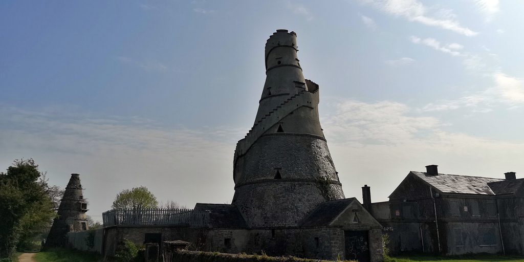 The Wonderful Barn mit armlosem "Tentakel"