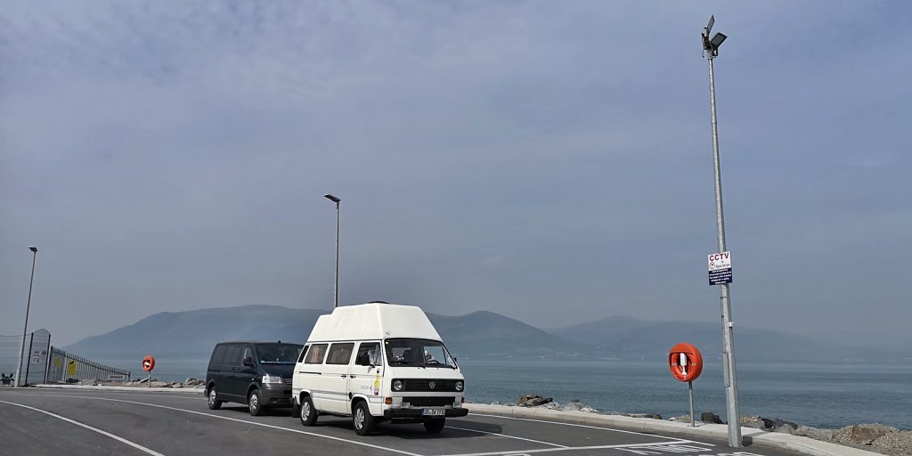 Warten auf die Scenic Carlingford Ferry