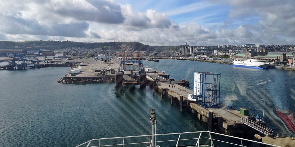 Überpünktliche Ankunft in Cherbourg