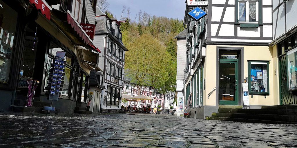 Kopfsteinpflaster in den Gassen von Monschau